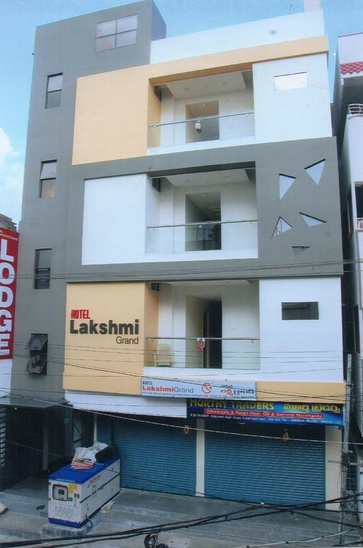 Hotel Lakshmi Grand Visakhapatnam Zewnętrze zdjęcie